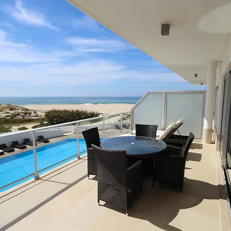 Ferrel Town House Sleeps 4 With Pool Ferienhaus Ferrel (Leiria)